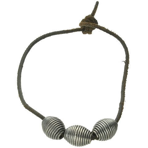 filter ~ side knoglebrud Museums Kopi Smykker - halskæde af læder med tre charms af sterlingsølv |  ebuy.dk